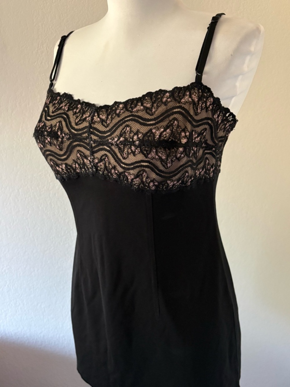 Nicole Miller y2k cami stretch adjustable strap black crema size 8